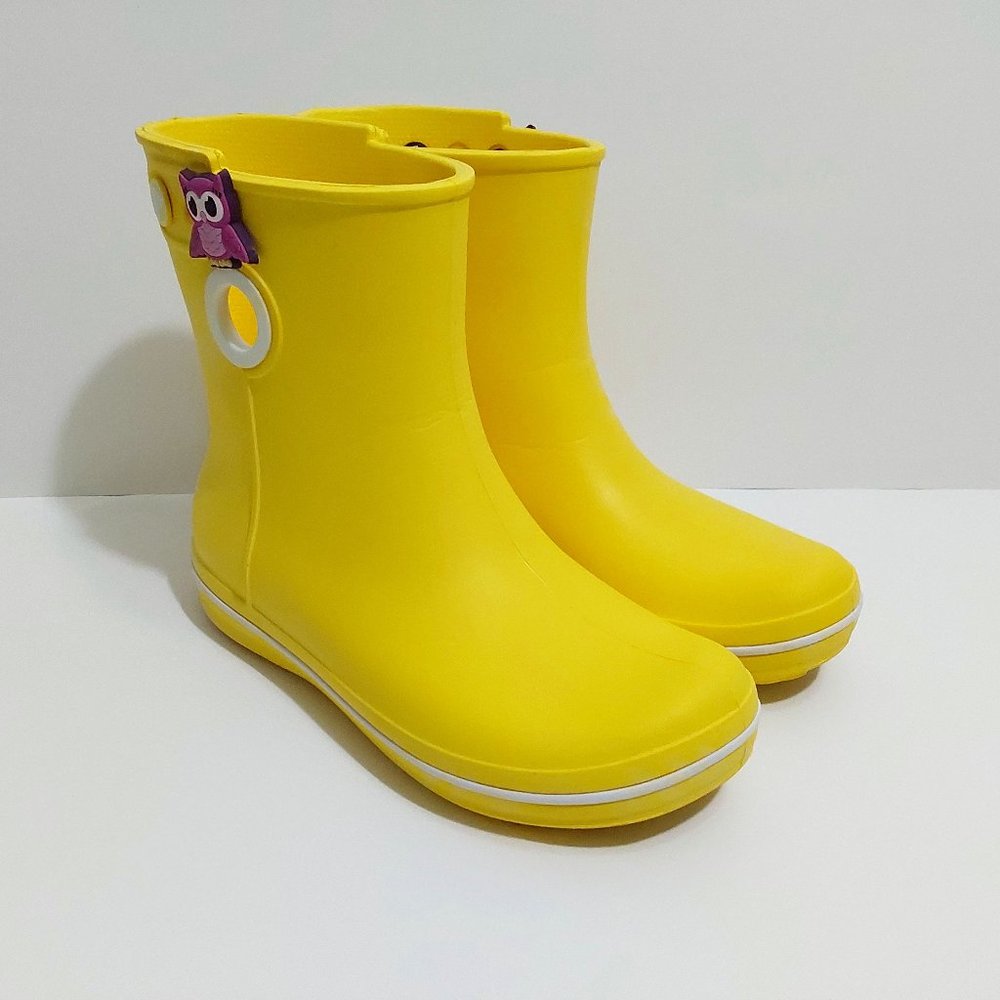Yellow Croc boots W5 with jibbitz owl charm